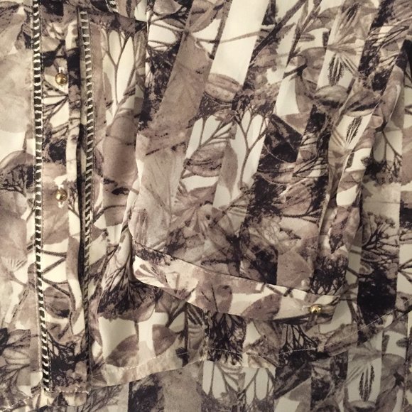 H&M Floral Black and White 3/4 Sleeve Shirt - Picture 6 of 7